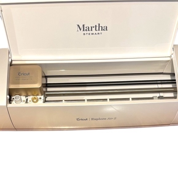 NWOT-Cricut Explore Air 2 Limited Edition Martha Stewart Version in Gold & White - Picture 6 of 9